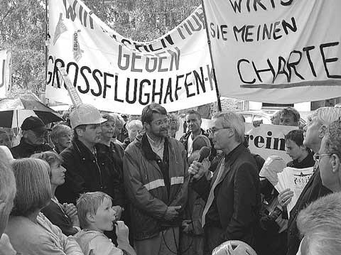 Demo gegen Fluglärm