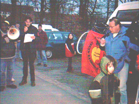 Kundgebung vor dem Asylbewerberheim